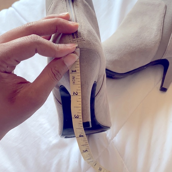 Size 9 pointy, suede, ankle booties - Picture 5 of 9